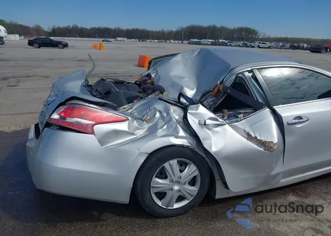 2013 Nissan Altima 2.5 S z USA, uszkodzony, nr VIN 1N4AL3AP6DC271602